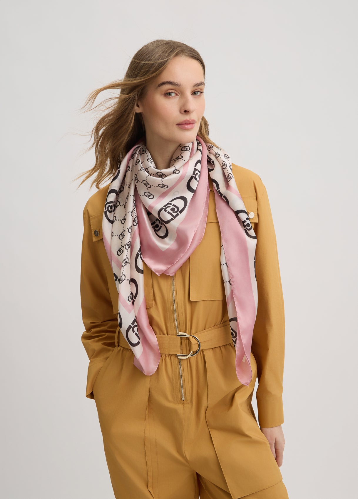 Foulard Donna Liu Jo con Motivo Monogram e Bordo Elegante Rosa TU | Giò Fashion