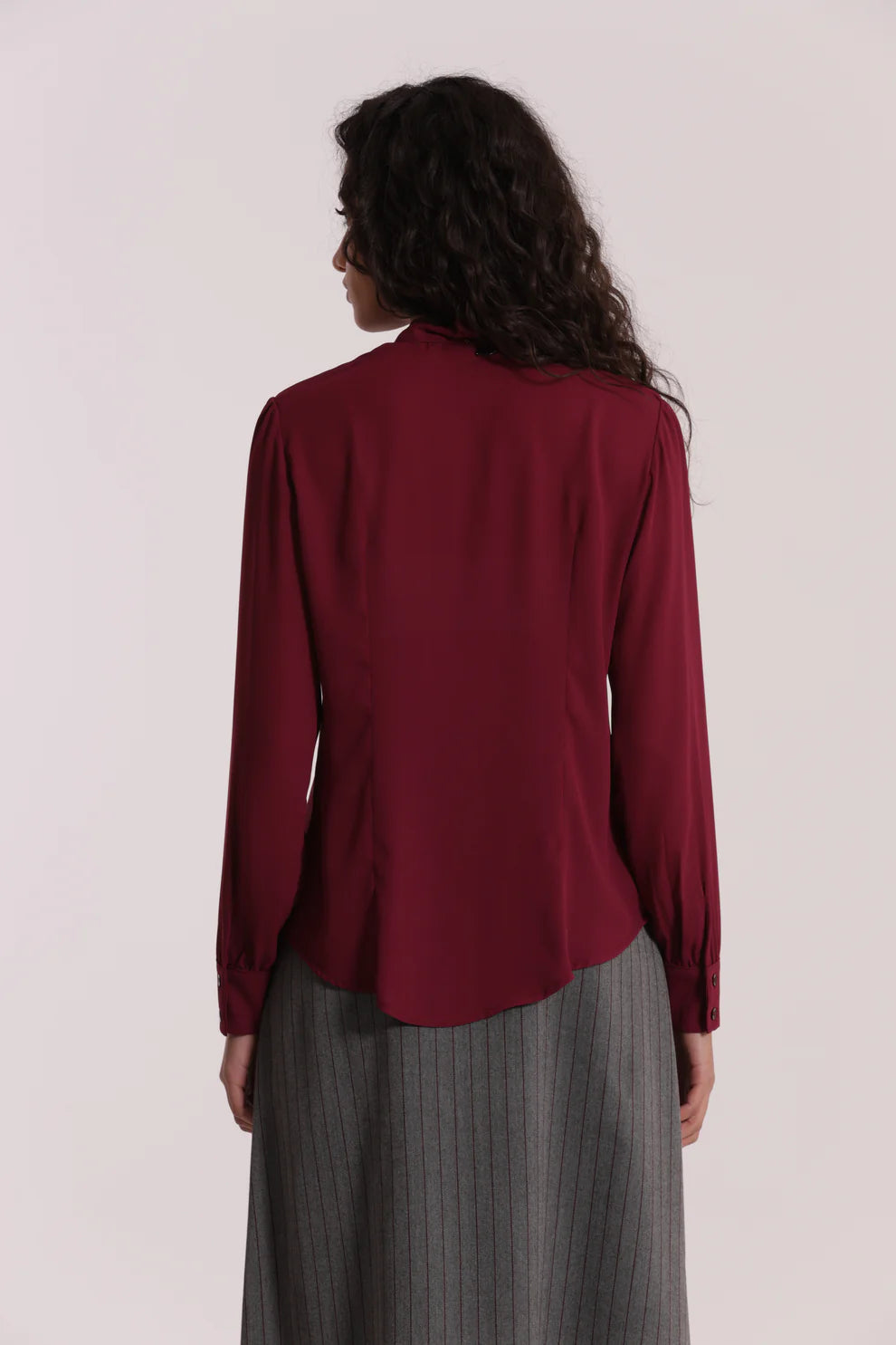 Camicia donna elegante con fiocco al collo