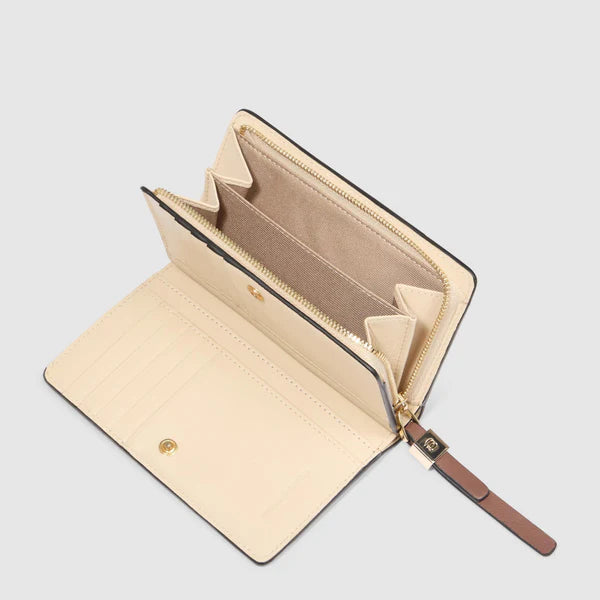 Portafoglio compatto Piquadro in pelle con scomparti organizzati