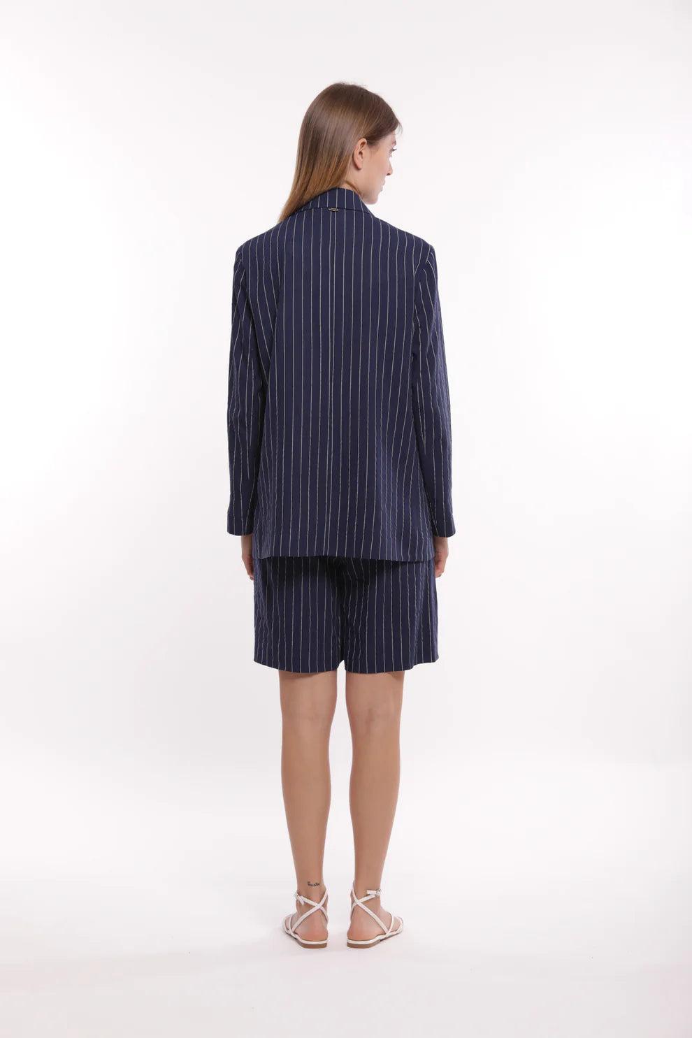 Blazer donna elegante a righe con revers e bottoni