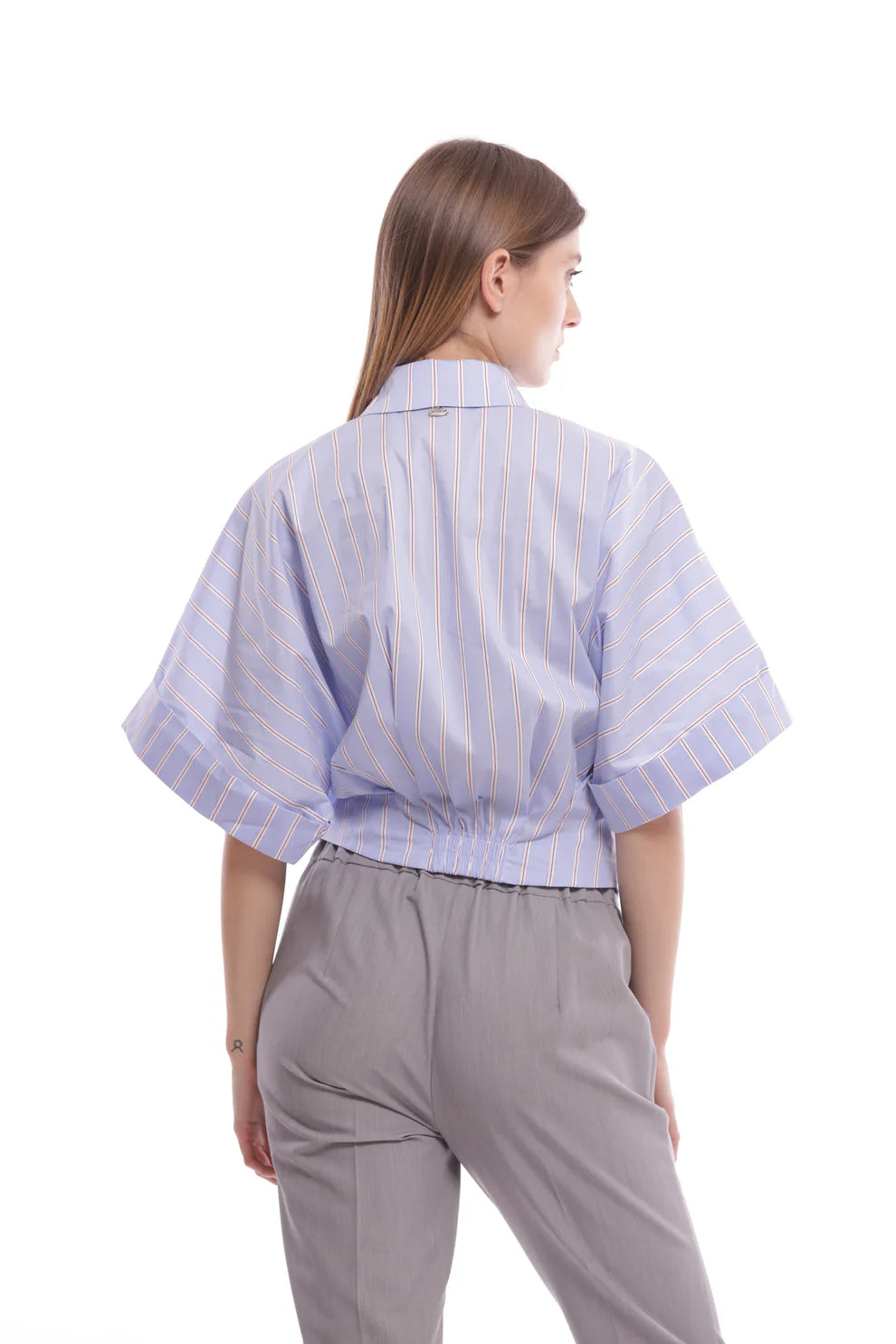 Camicia donna cropped a righe con maniche ampie