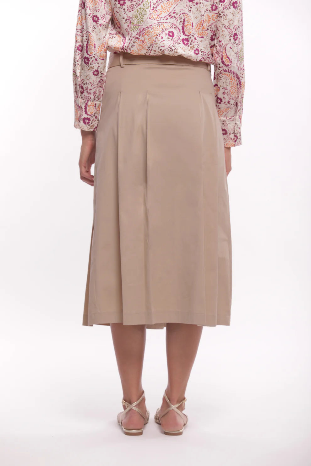 Gonna midi svasata con bottoni e cintura in vita