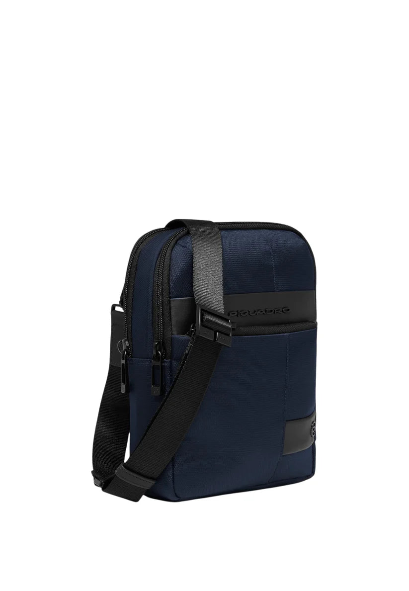 Borsello uomo Piquadro a tracolla in pelle dal design compatto