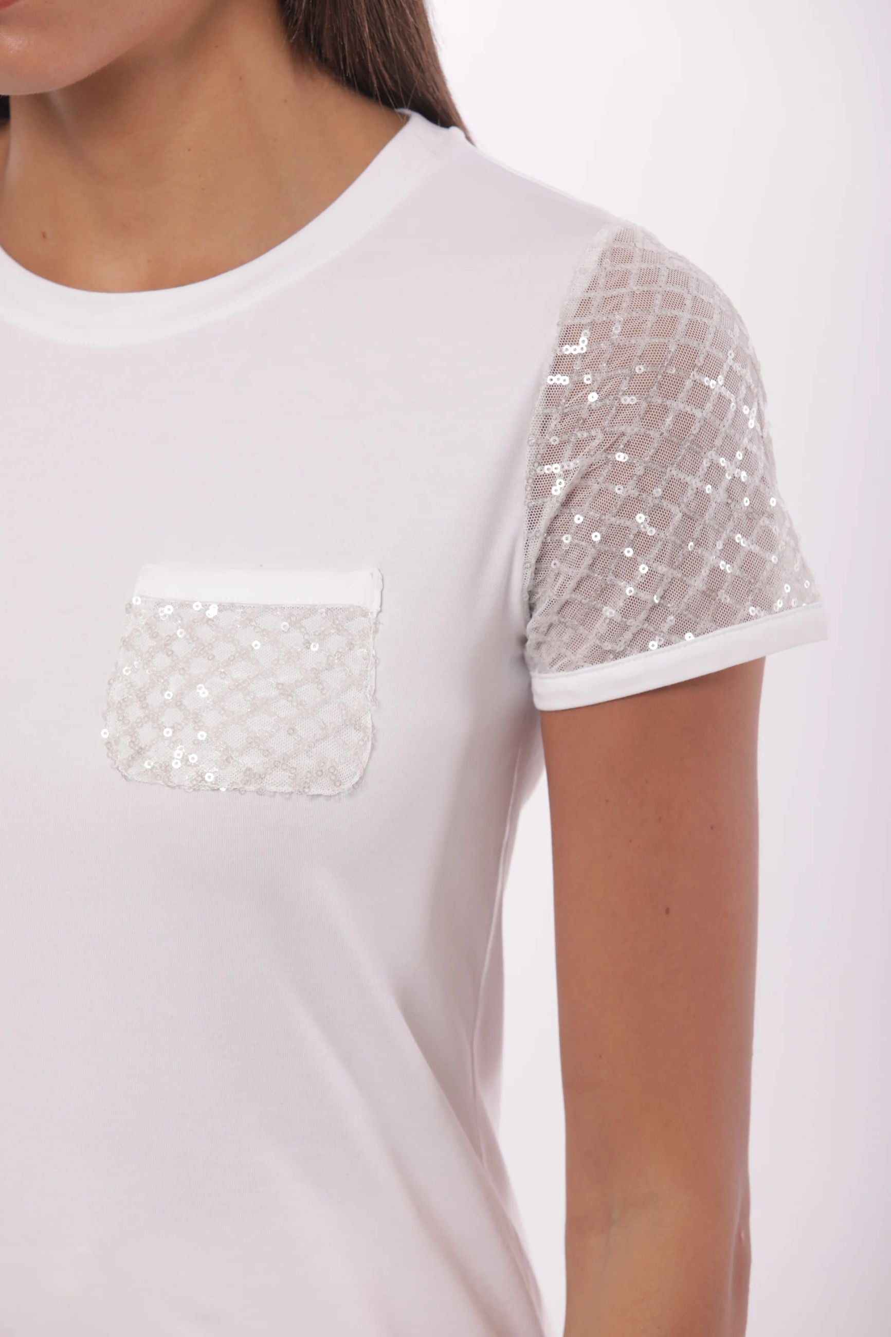 T-shirt Mimìmuà con maniche in paillettes e taschino