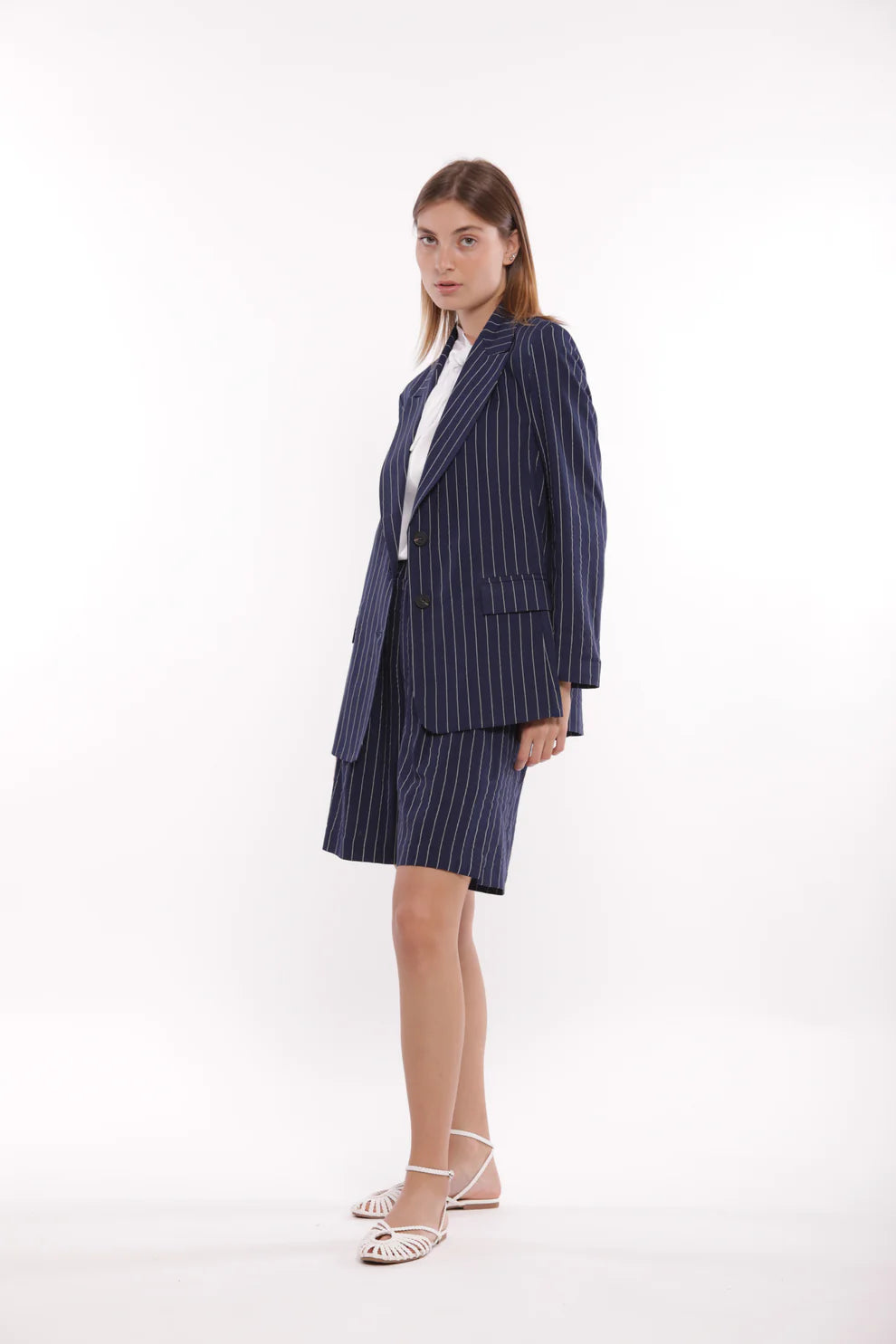 Blazer donna elegante a righe con revers e bottoni