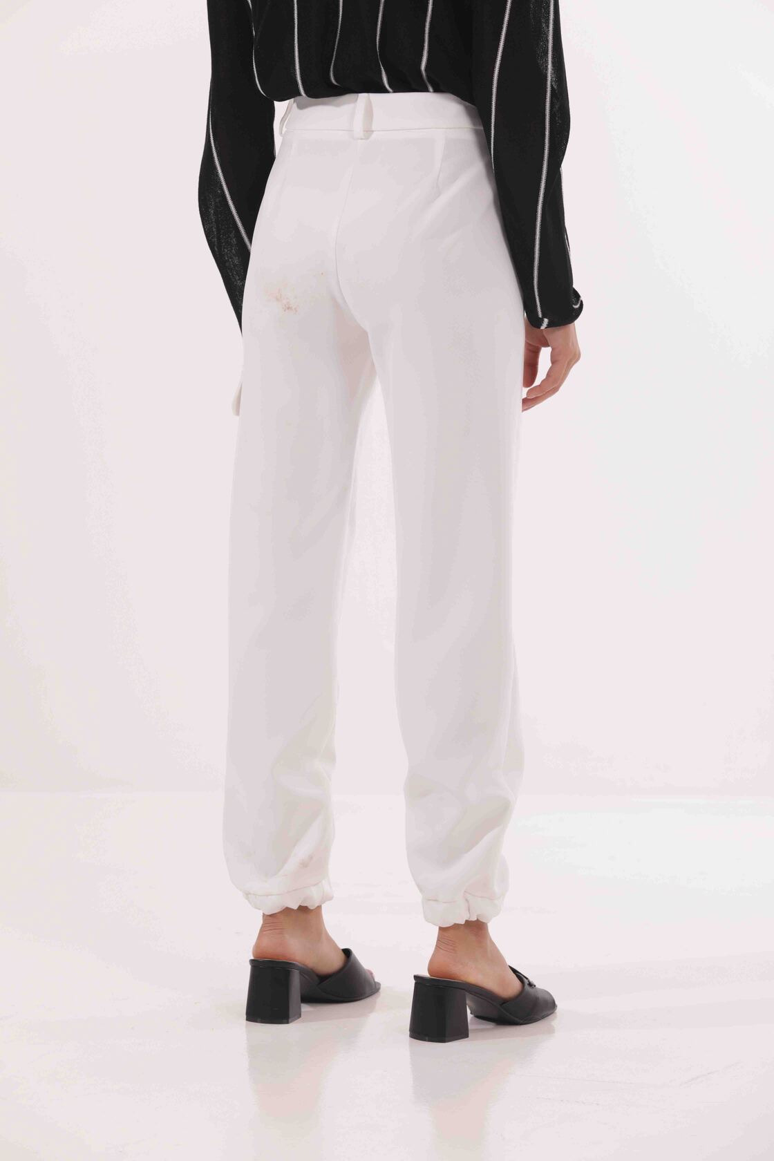 Pantalone Cargo Mimì Muà dal Design Avanguardista