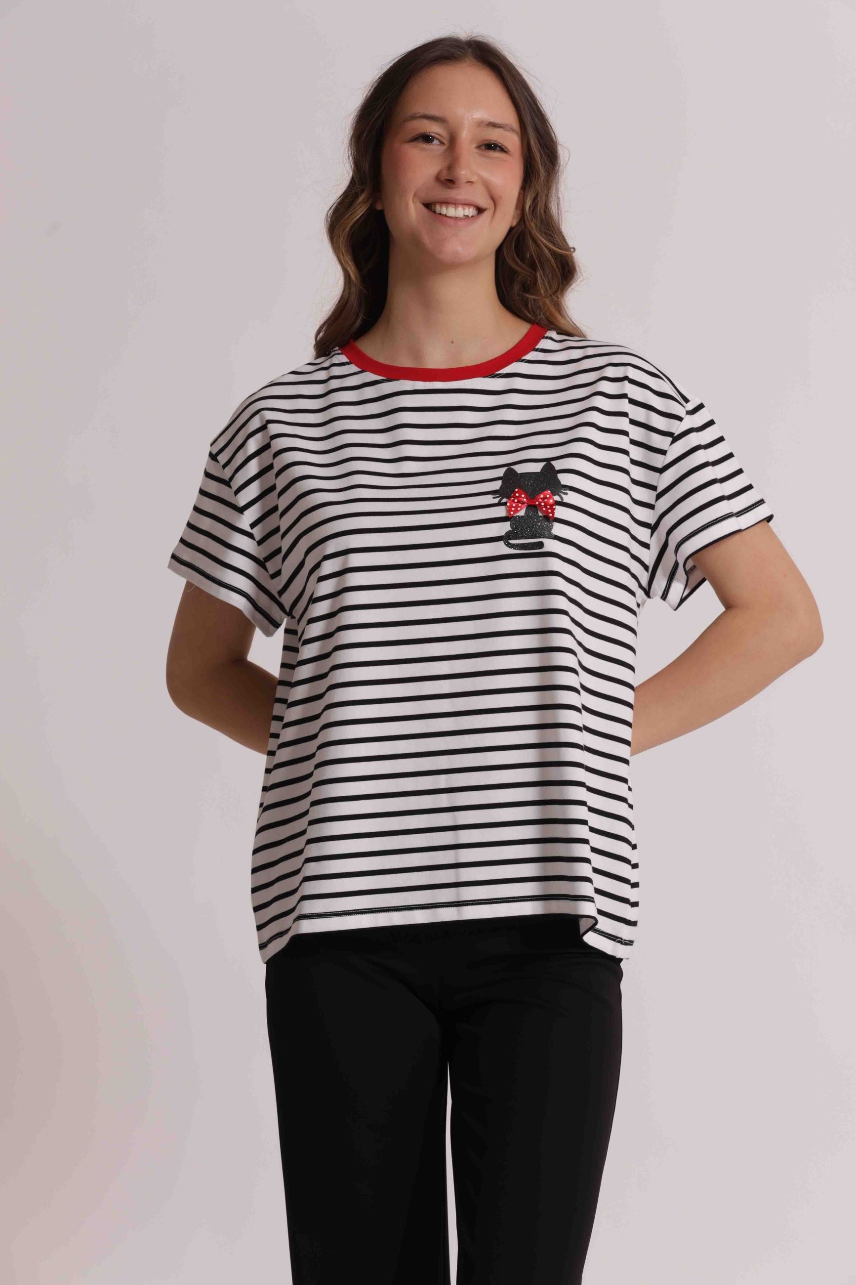 T-shirt donna Mimi Mua a righe con dettaglio applicazione frontale e taglio comfort NERO/BIANCO S | Giò Fashion