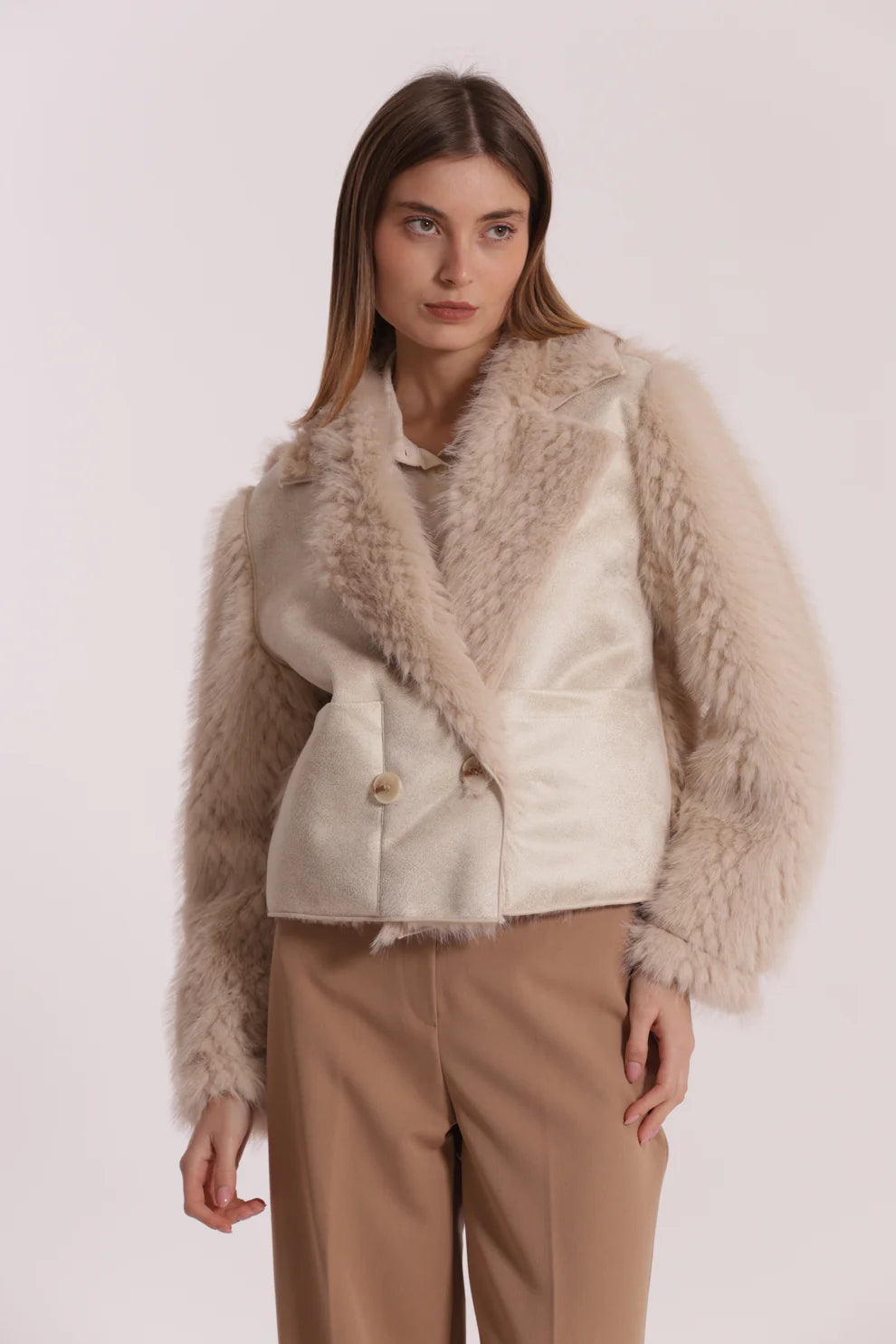 Giacca corta doppiopetto con ecopelliccia Mimi Mua Beige L | Giò Fashion