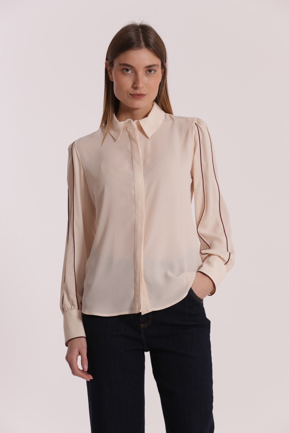 Camicia donna elegante a maniche lunghe con dettagli raffinati Beige L | Giò Fashion