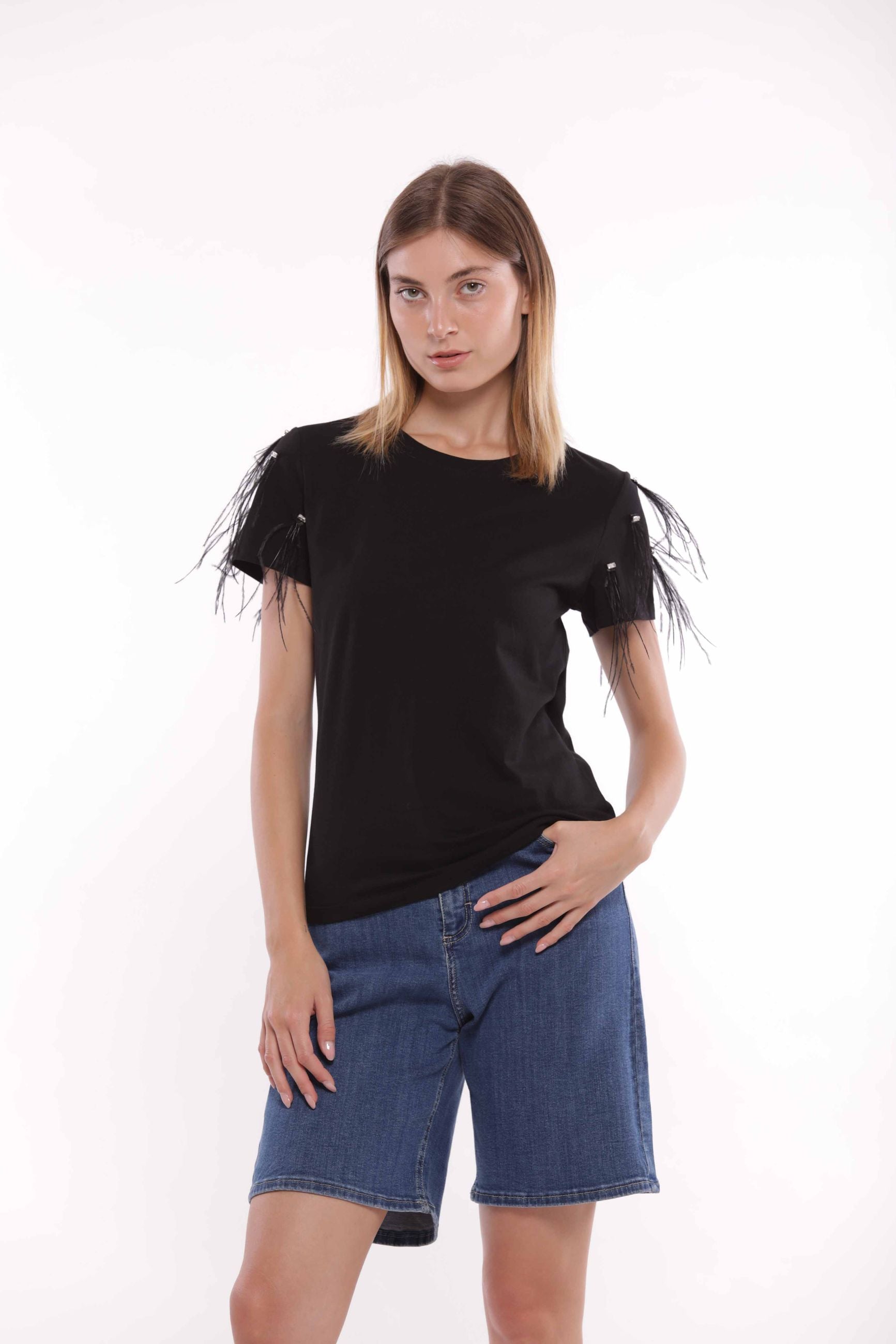 Minimua T-shirt con Piume Applicate sulle Maniche Nero L | Giò Fashion