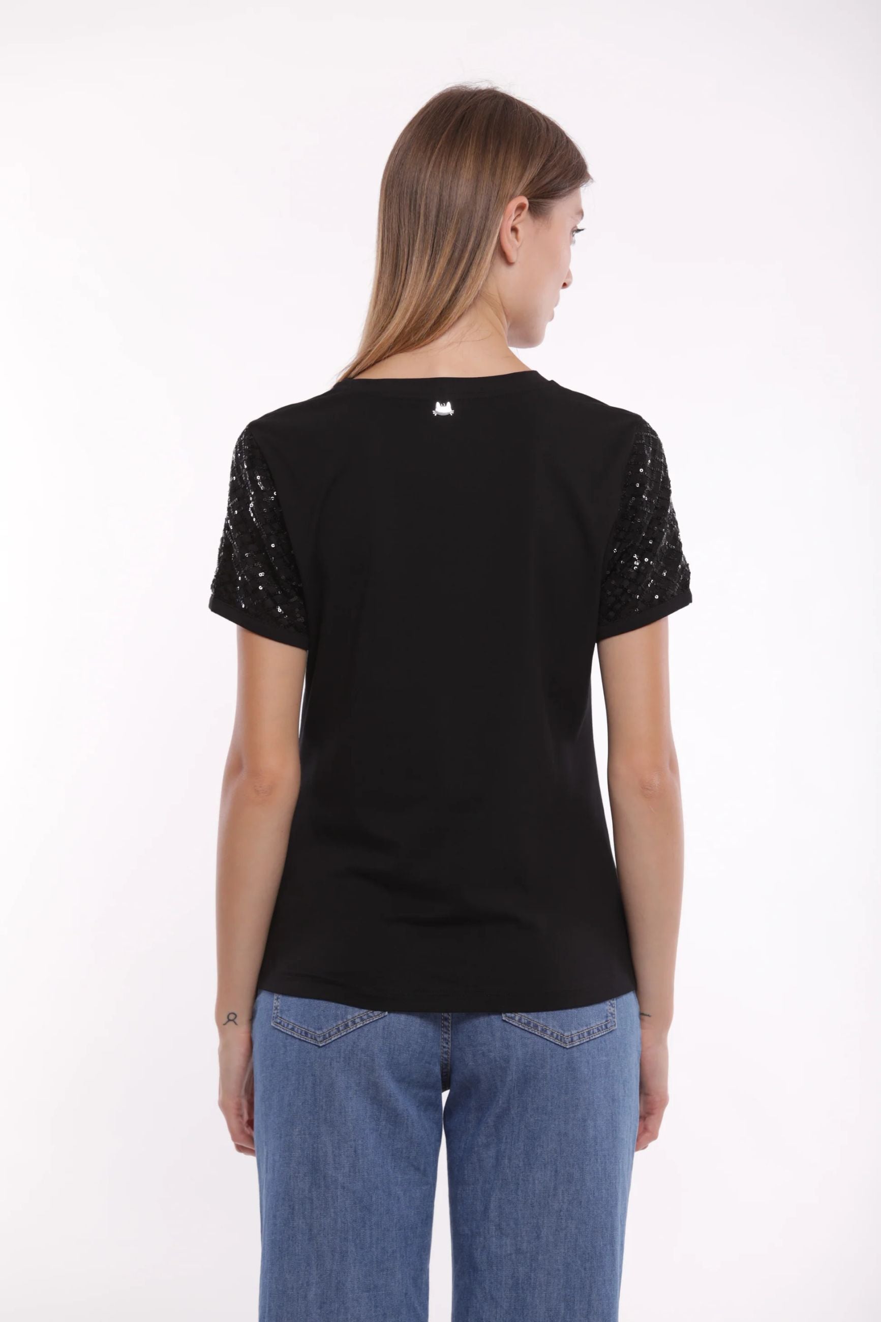 T-shirt Mimìmuà con maniche in paillettes e taschino