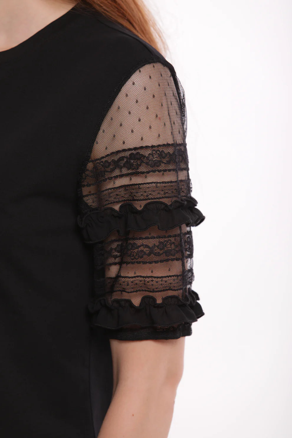 Minimua T-shirt con Maniche Trasparenti e Inserti in Pizzo