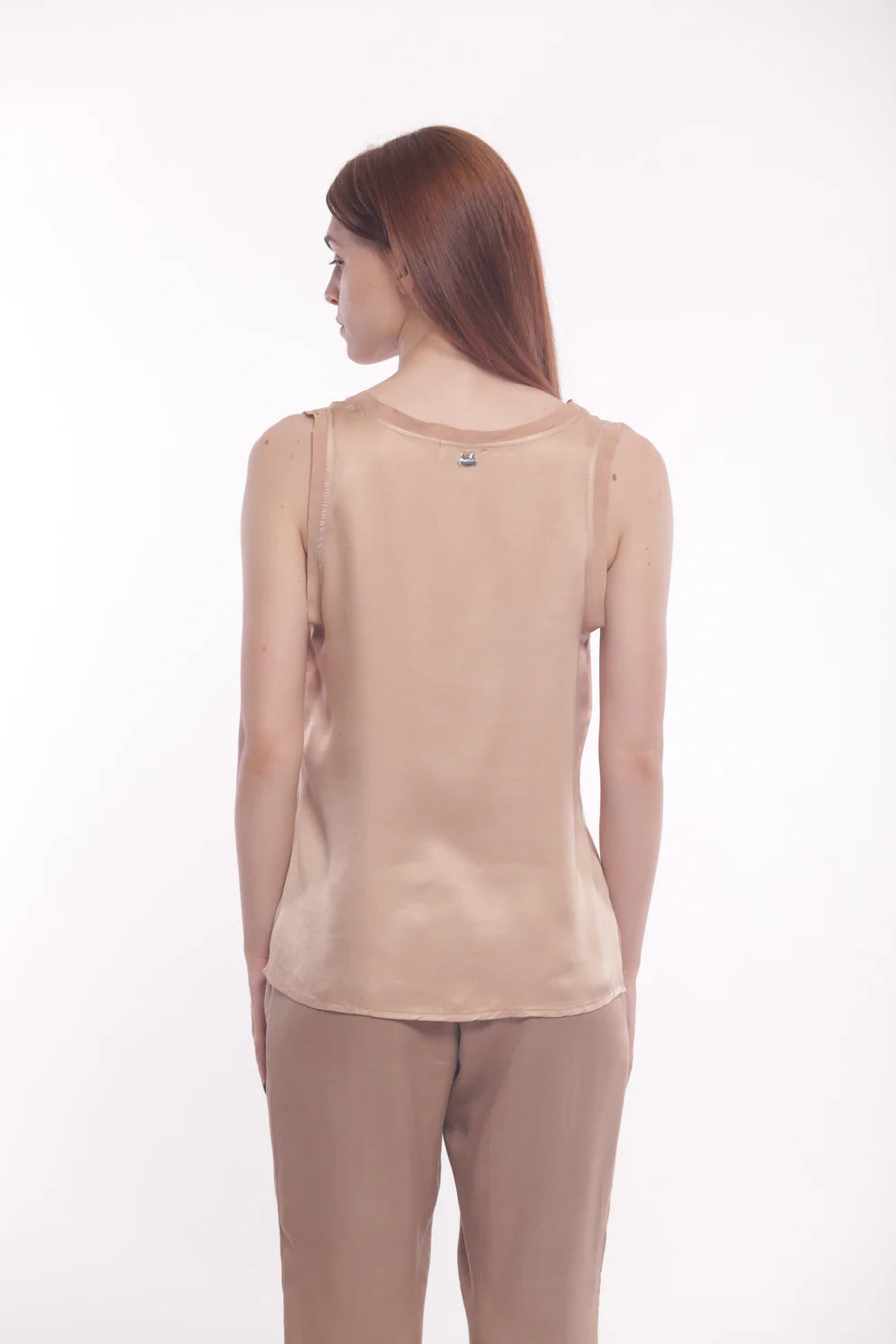 Top senza maniche con scollo morbido in tessuto fluido