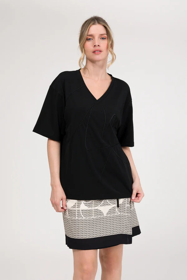 Anekke t shirt donna scollo a V dal design moderno e raffinato Nero S/M | Giò Fashion