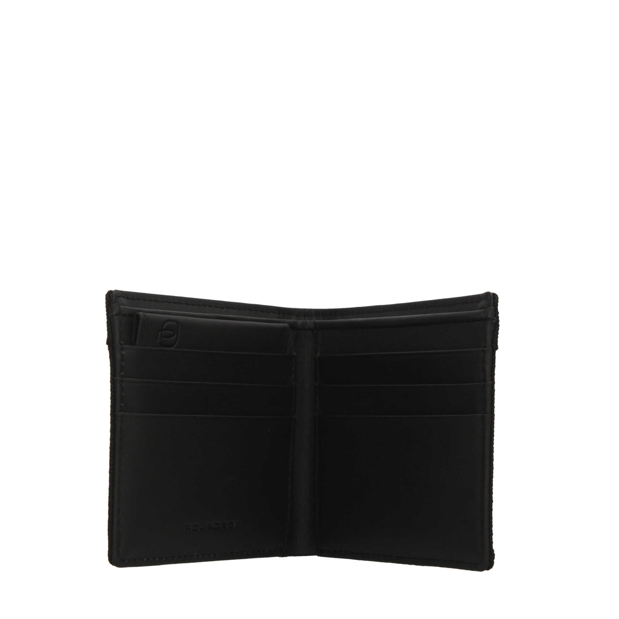 Portafoglio Piquadro in pelle con scomparti organizzati e design elegante