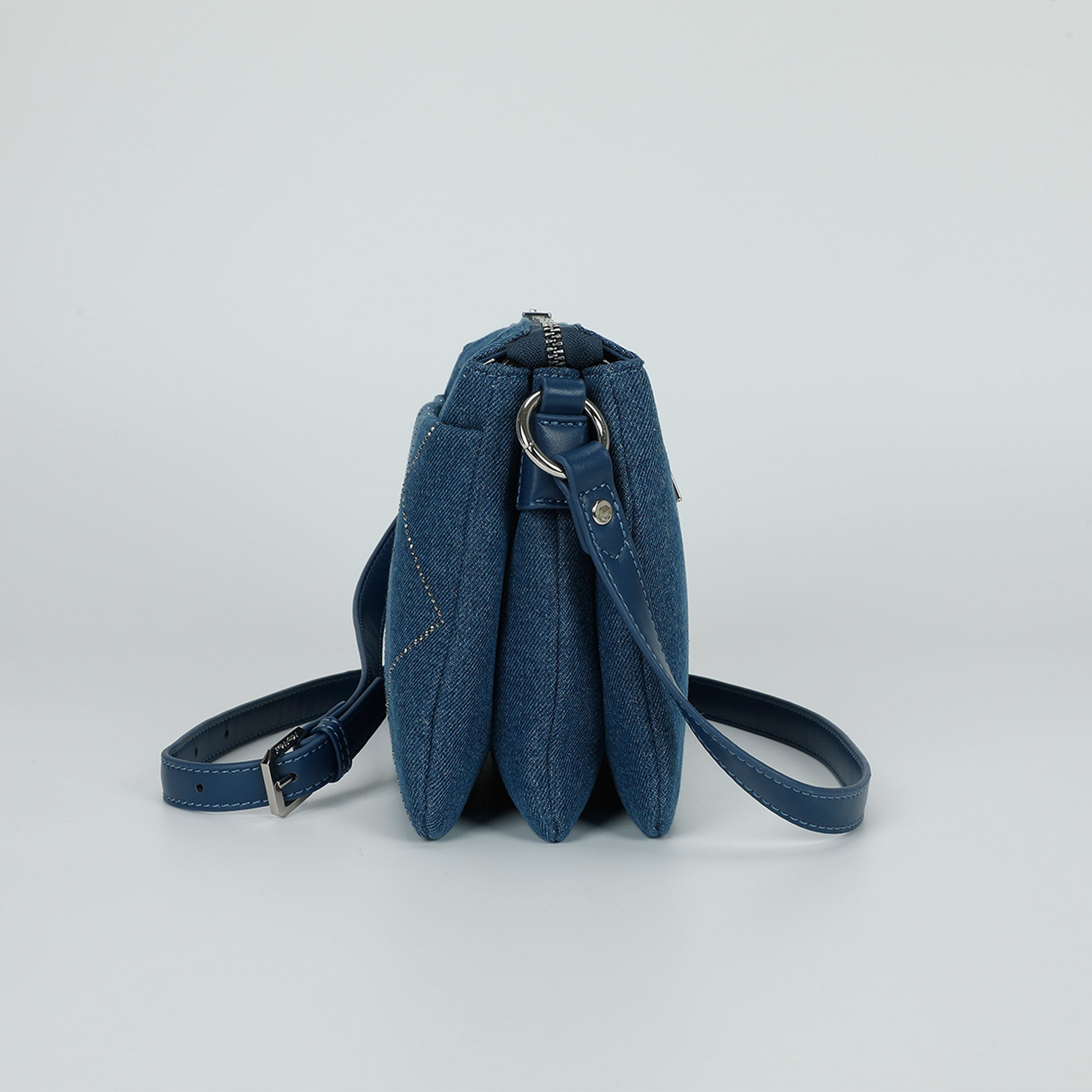 Mimi Mua borsa a busta in jeans con strass