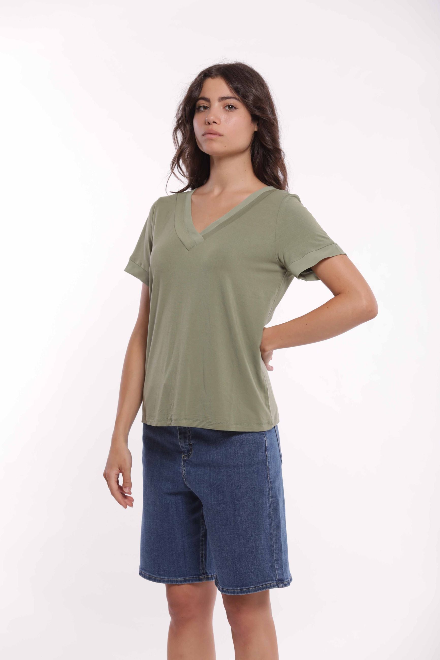 T-shirt Mimi Mua scollo a V con dettagli in georgette