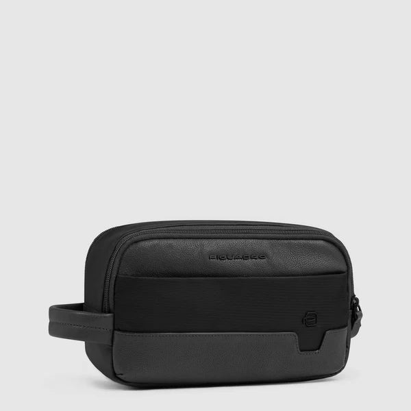 Beauty case Piquadro in tessuto e pelle con manico laterale