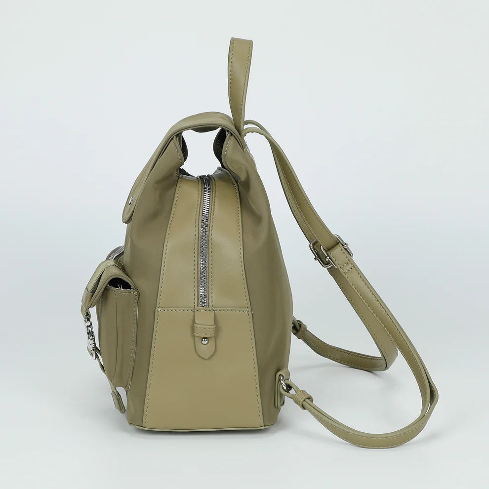 Zaino MIMI MUA con tasche frontali e chiusura a fibbia