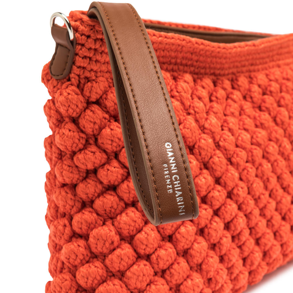 Pouch Gianni Chiarini Bella in tessuto lavorato con tracolla regolabile