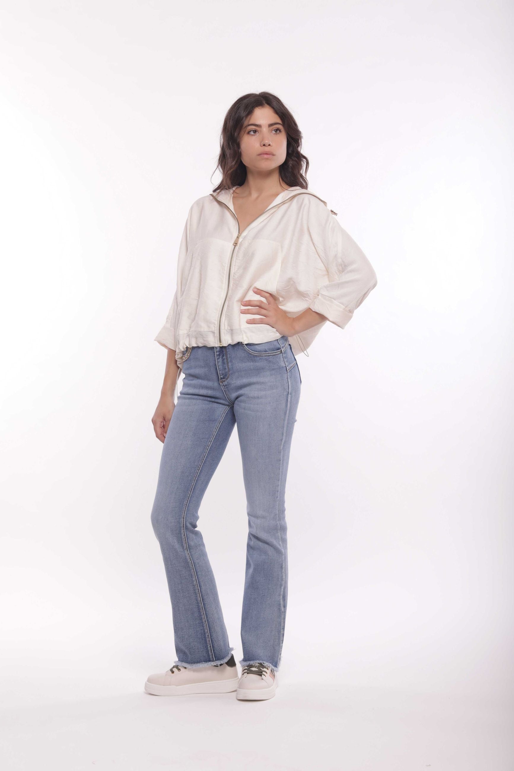 Mimi Mua Jeans Flare Blu con Dettaglio Gioiello