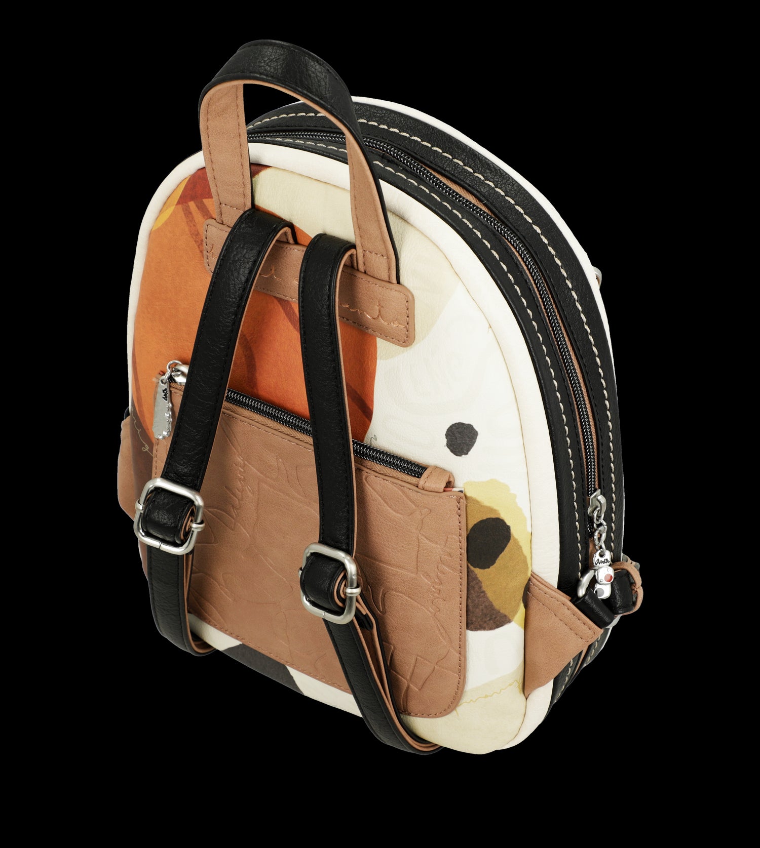 Zaino Anekke compatto con tasca traforata e charm decorativo