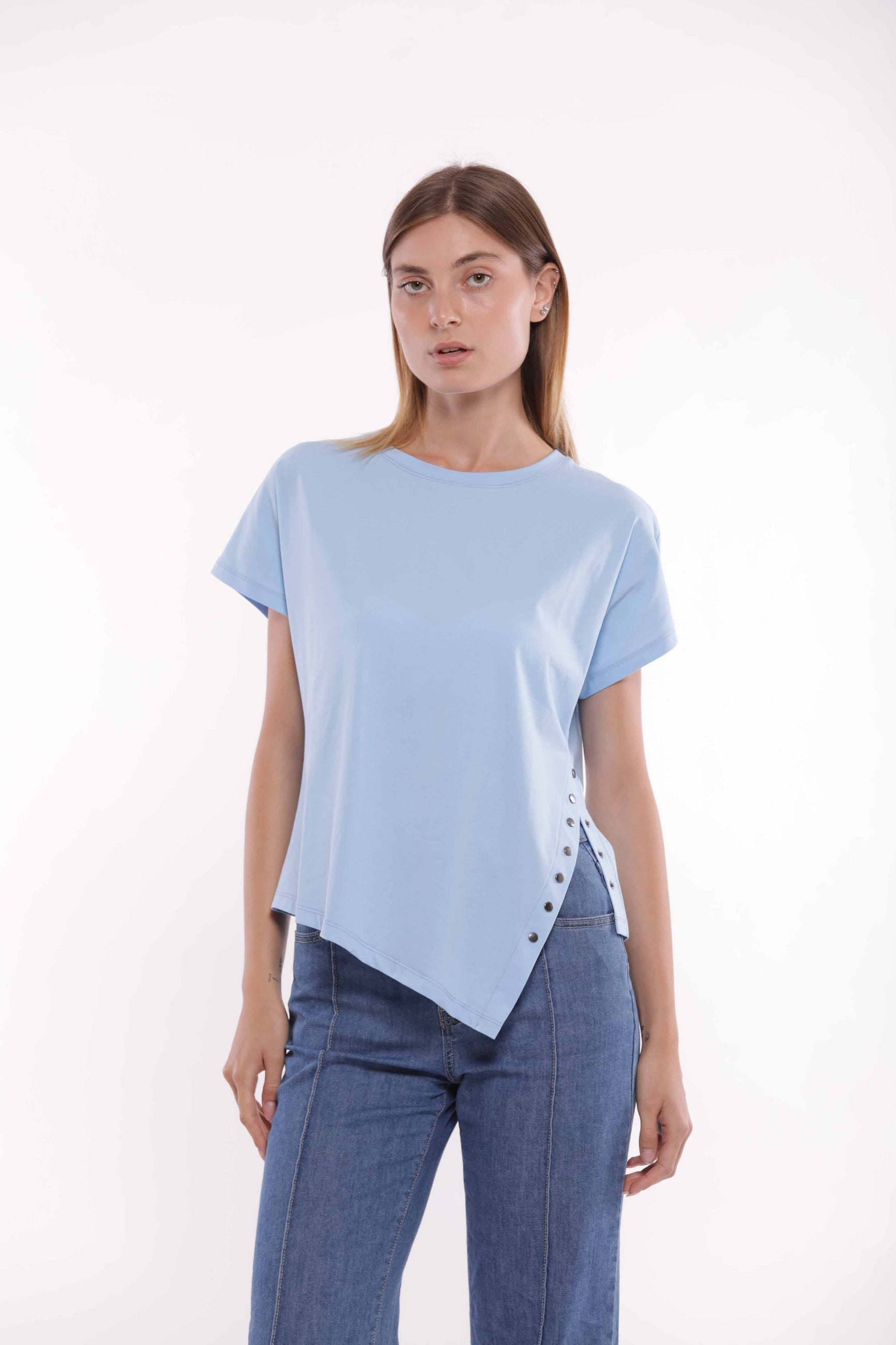 Minimua T-shirt Asimmetrica con Borchie Laterali