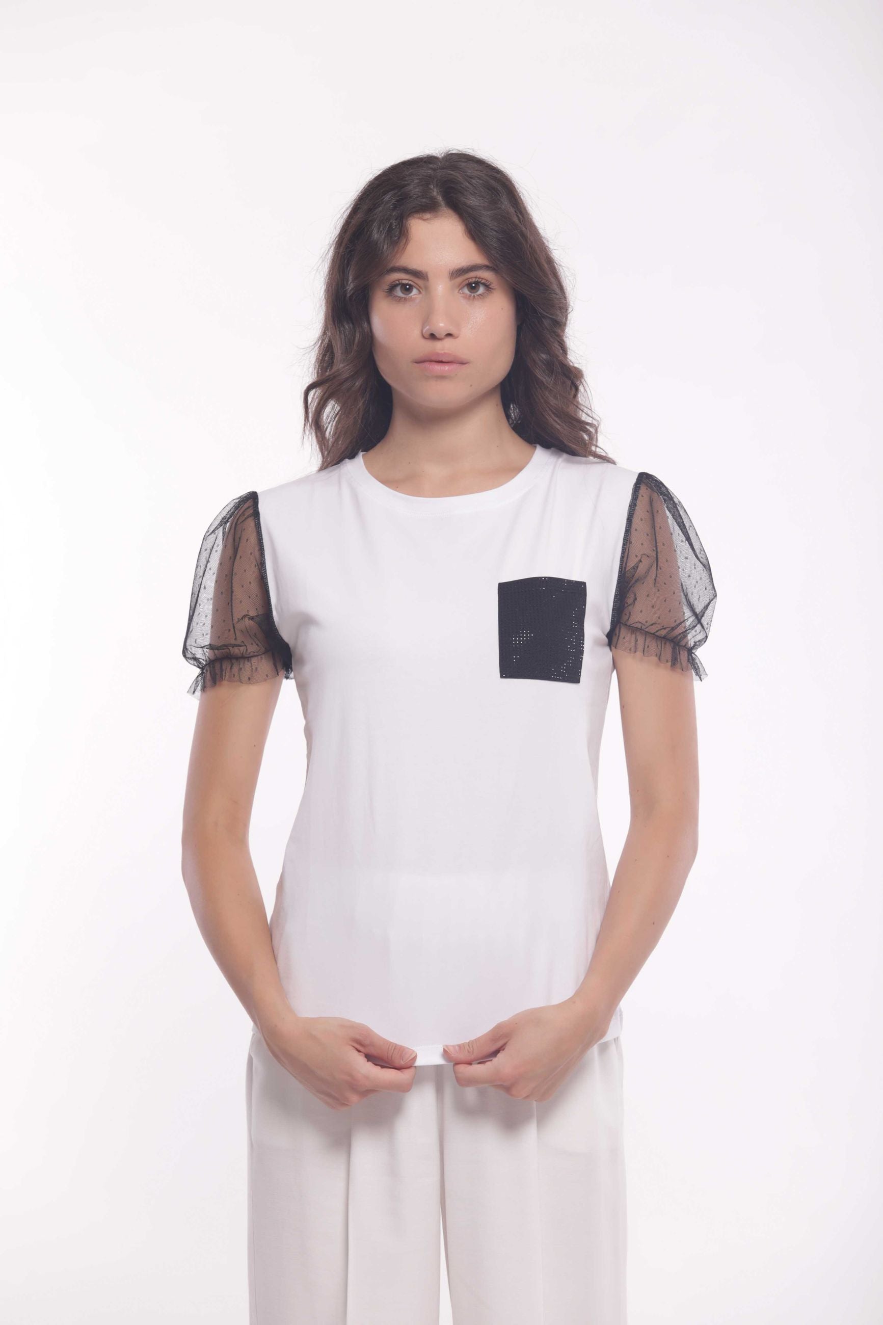 Minimua T-shirt con Taschino Strass e Maniche in Tulle