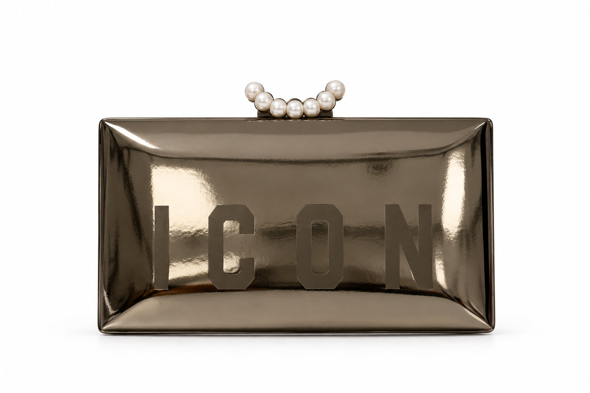 Pochette rigida effetto specchio con logo e chiusura gioiello