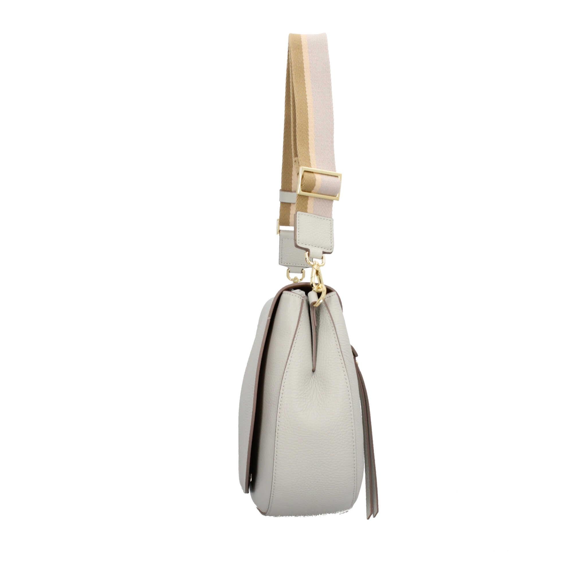La Shoulder Bag di Gianni Chiarini chiusura con patta
