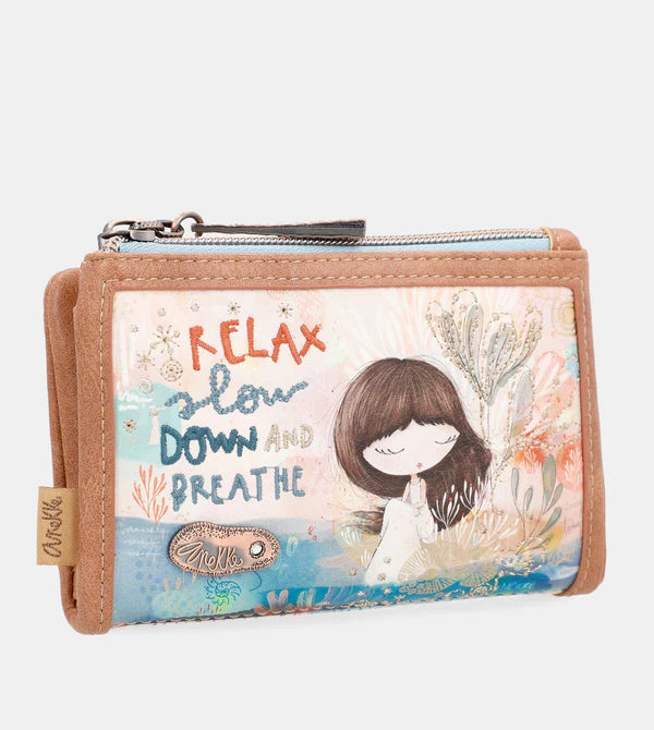 Portafoglio Anekke Relax con stampa illustrata e frase ispirazionale Beige TU | Giò Fashion