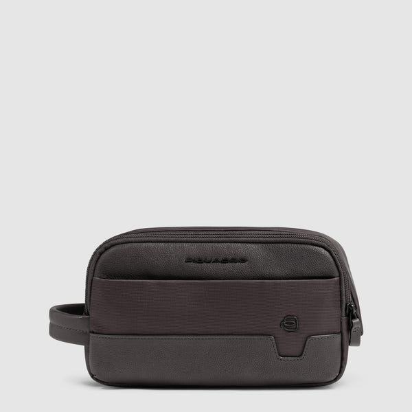 Beauty case Piquadro in tessuto e pelle con manico laterale