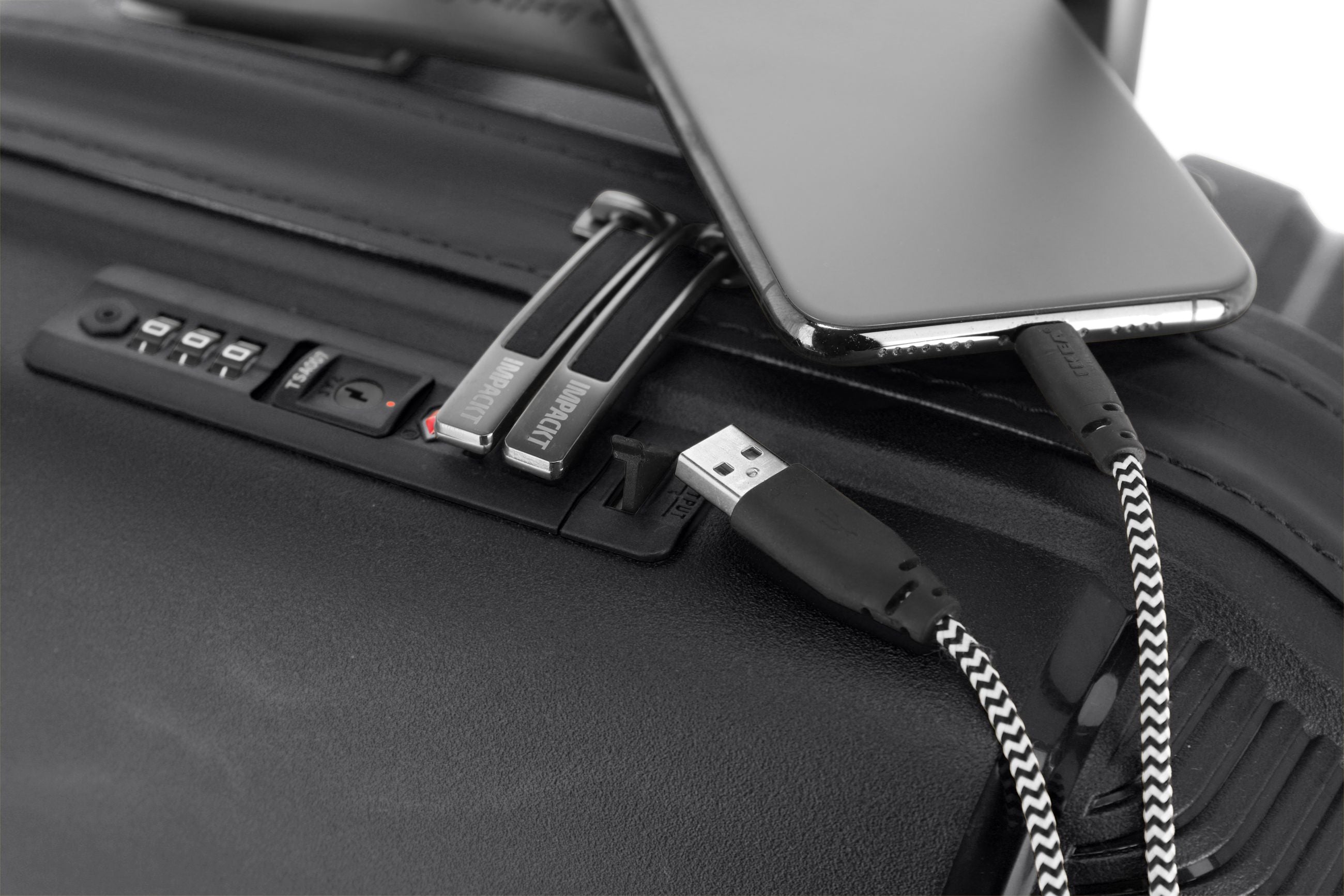 Valigia bagaglio a mano rigida Travelite Impackt con USB, TSA e ruote rinforzate