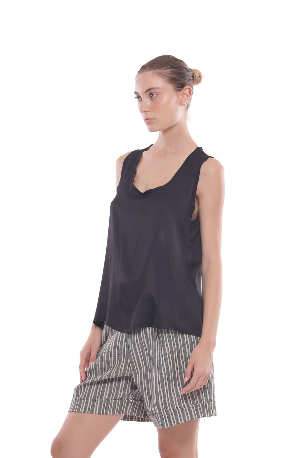 Top senza maniche con scollo morbido in tessuto fluido