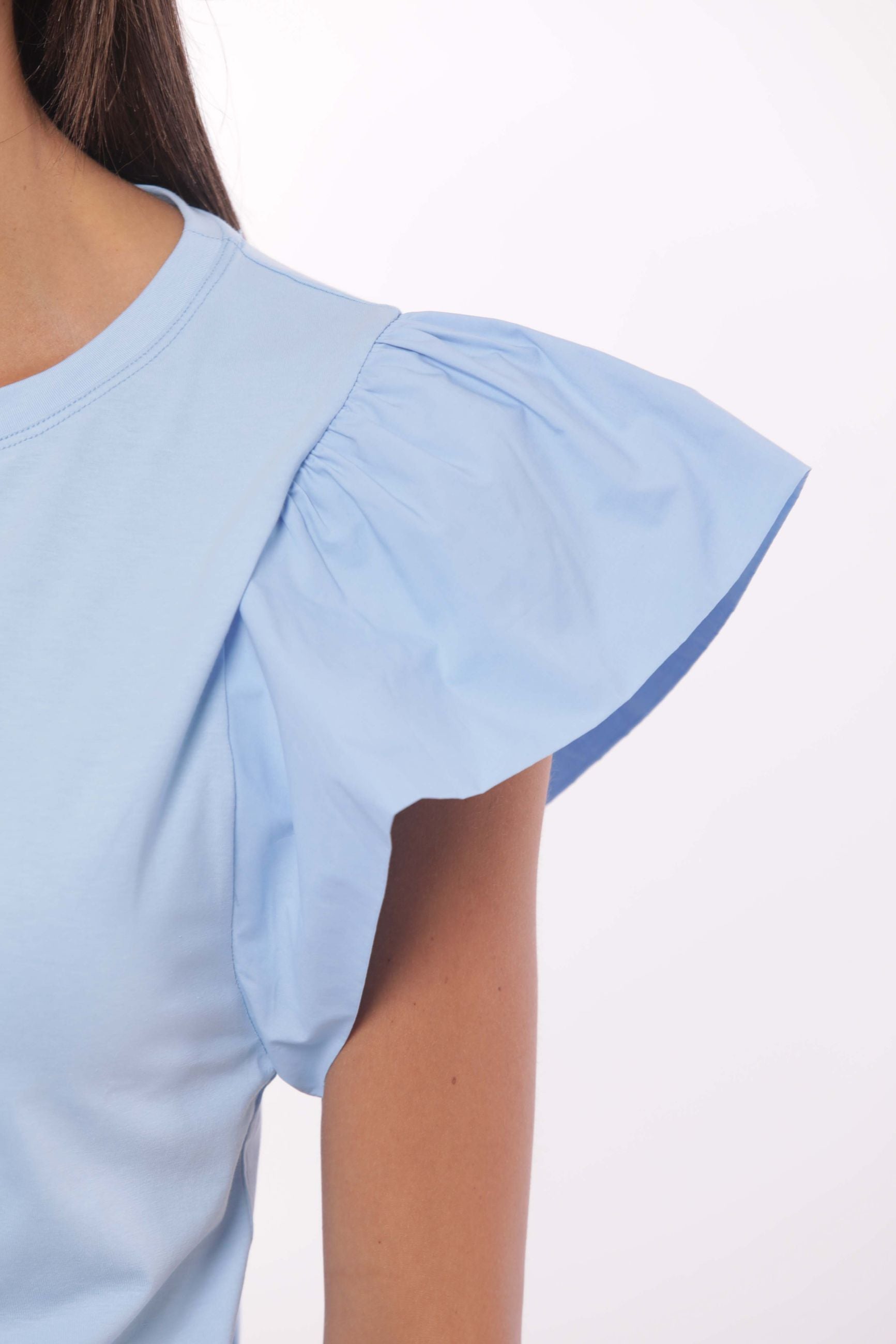 Minimua T-shirt con Maniche Volant e Taglio Elegante