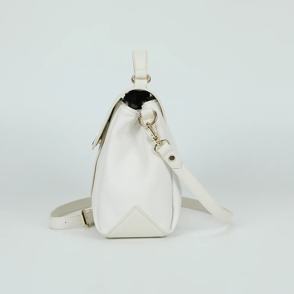 Borsa MIMI MUA a mano con pattina e logo frontale