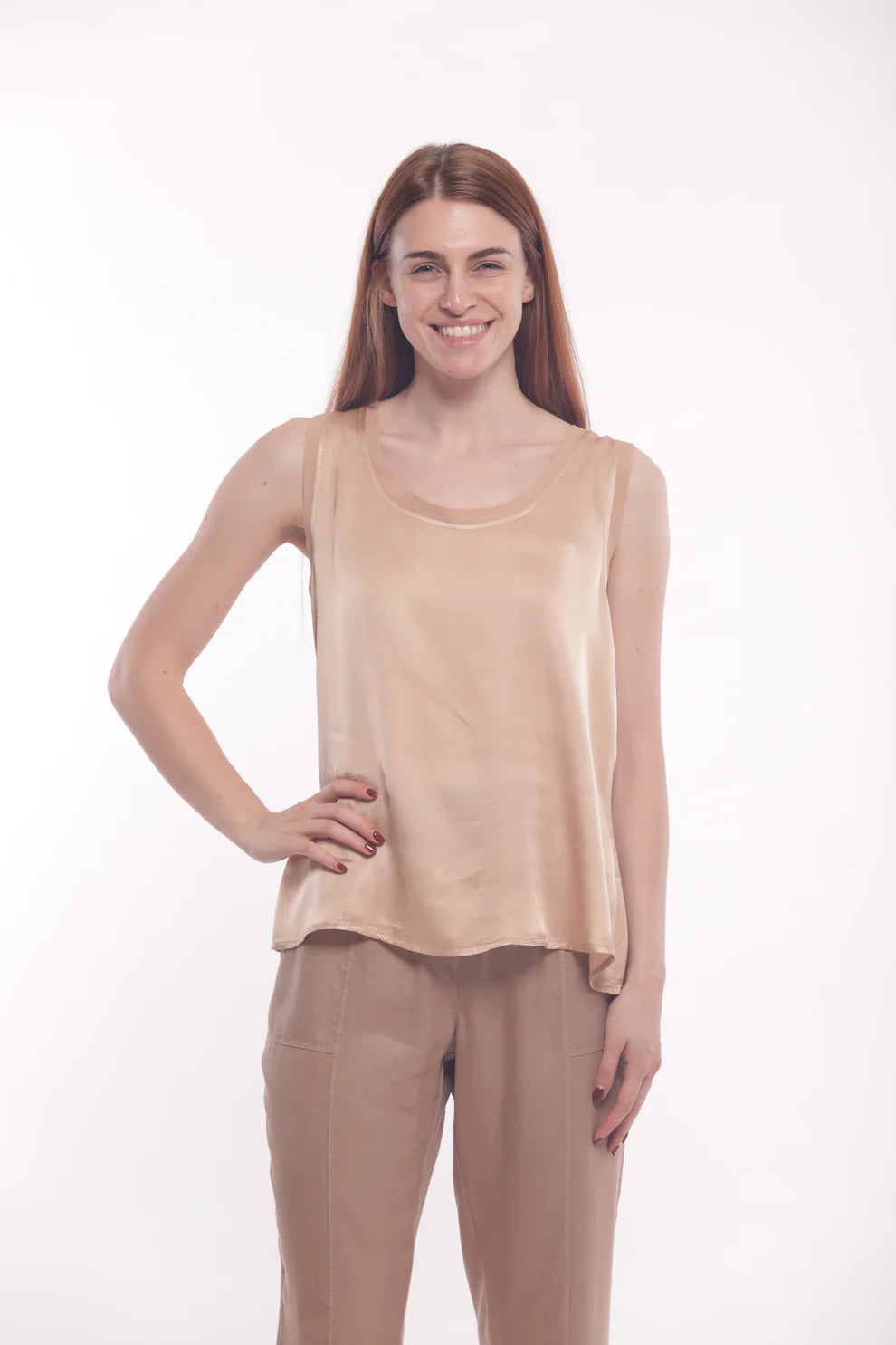 Top senza maniche con scollo morbido in tessuto fluido