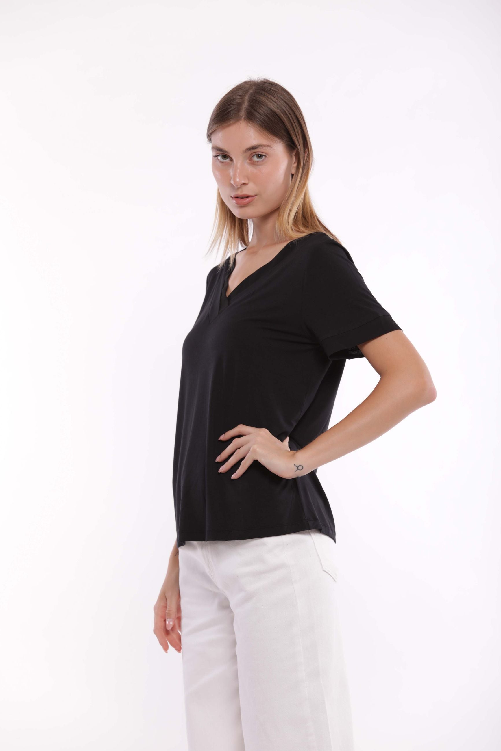 T-shirt Mimi Mua scollo a V con dettagli in georgette