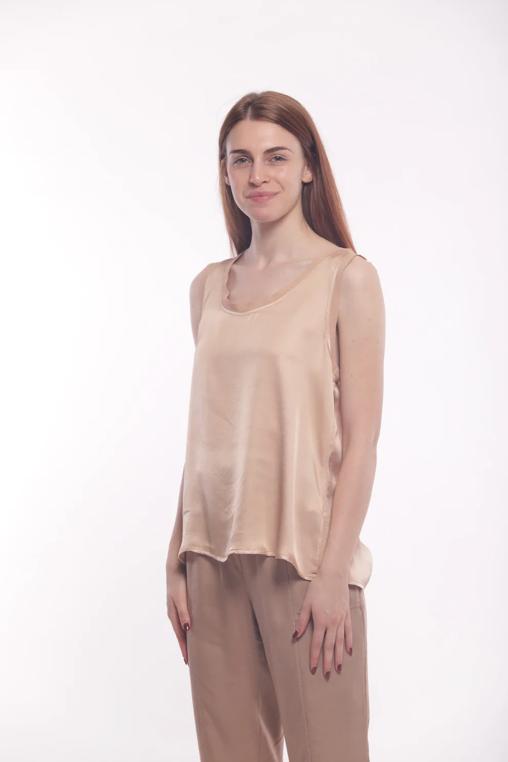 Top senza maniche con scollo morbido in tessuto fluido