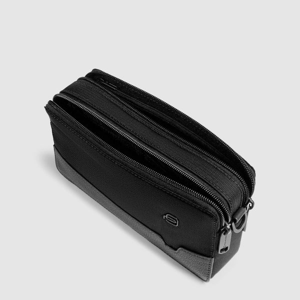 Pochette Piquadro in tessuto e pelle con polsiera removibile