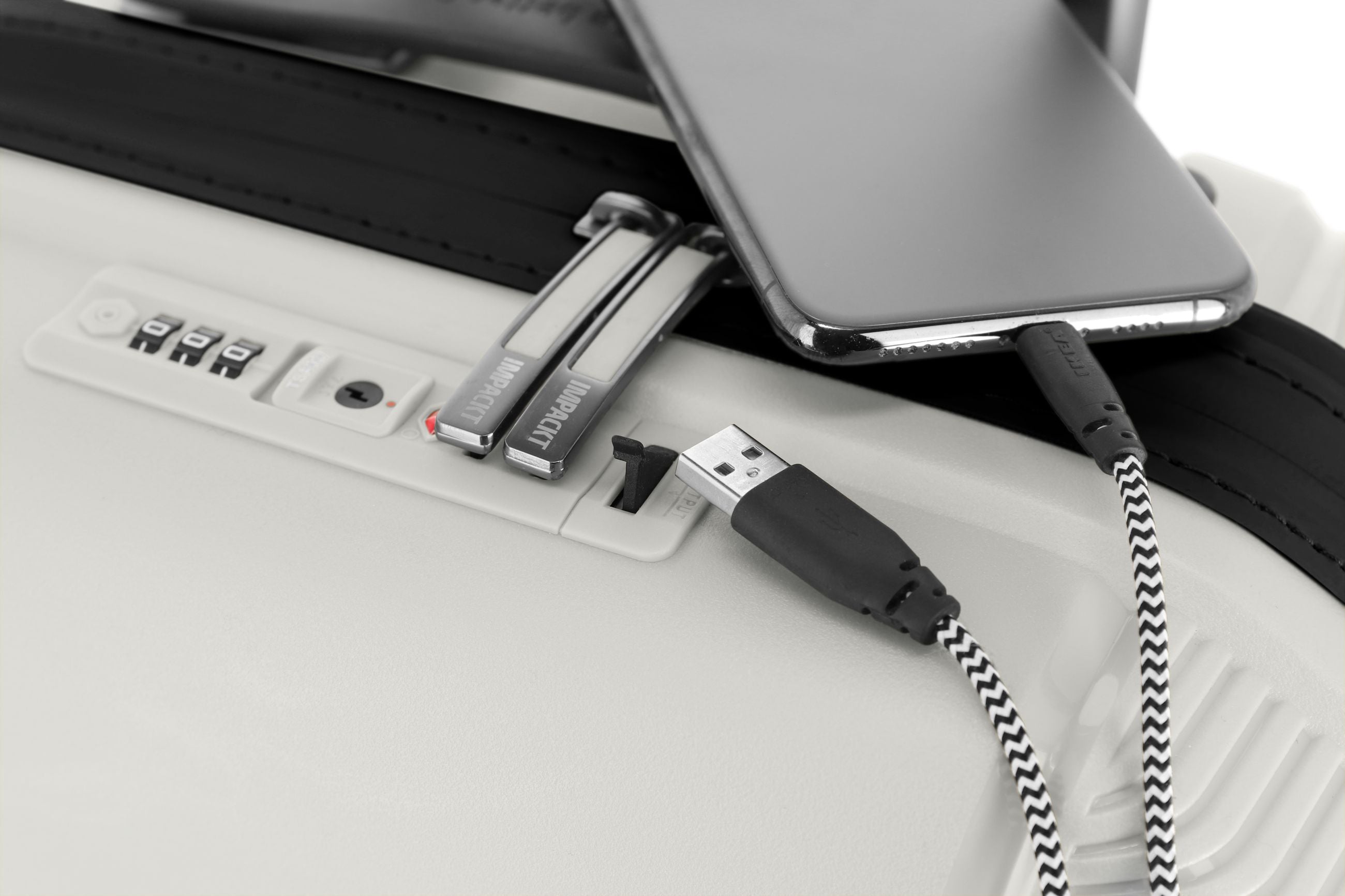 Valigia bagaglio a mano rigida Travelite Impackt con USB, TSA e ruote rinforzate