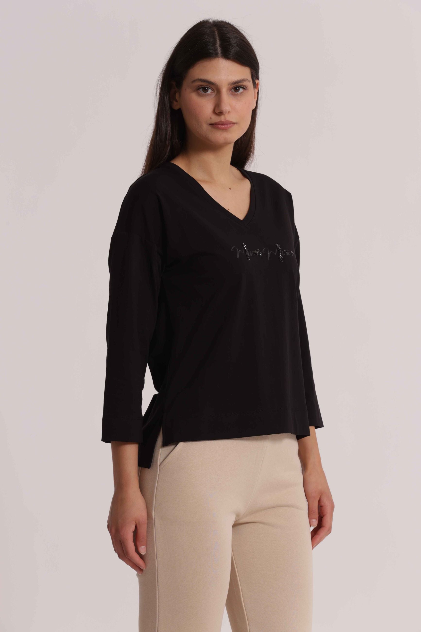 T-shirt donna Mimi Mua manica lunga con scollo a V e logo frontale elegante Nero S | Giò Fashion