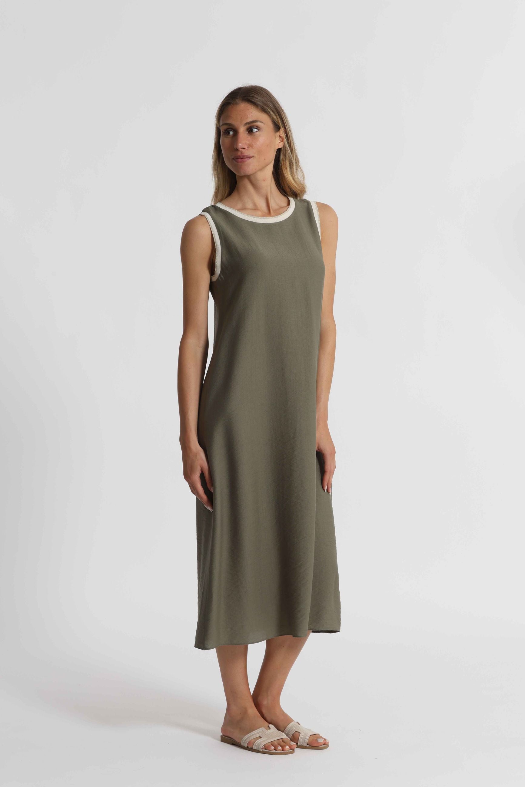 Abito lungo donna Mimi Mua senza maniche con design minimal e linea fluida VERDE MILITARE M | Giò Fashion
