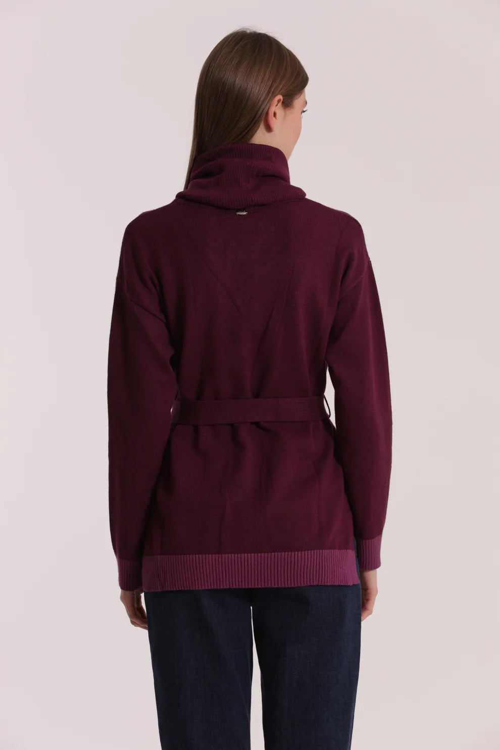 Maglione Mimi Mua a collo alto con cintura in vita