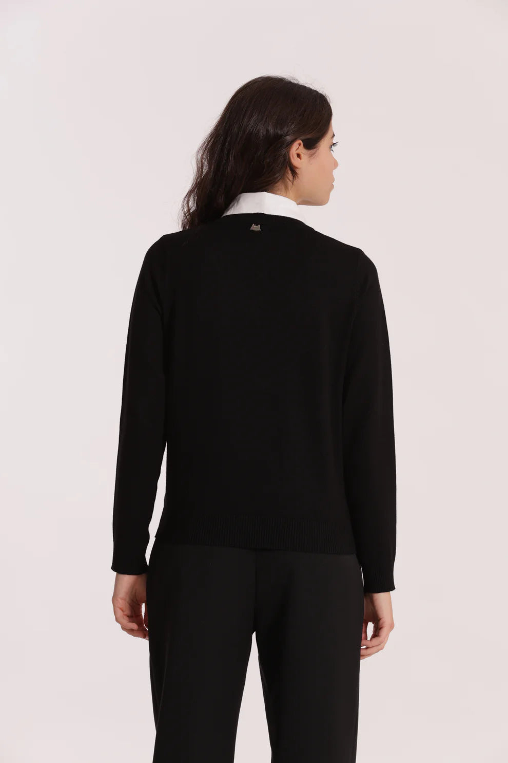 Maglione Mimi Mua con camicia incorporata e scollo a V