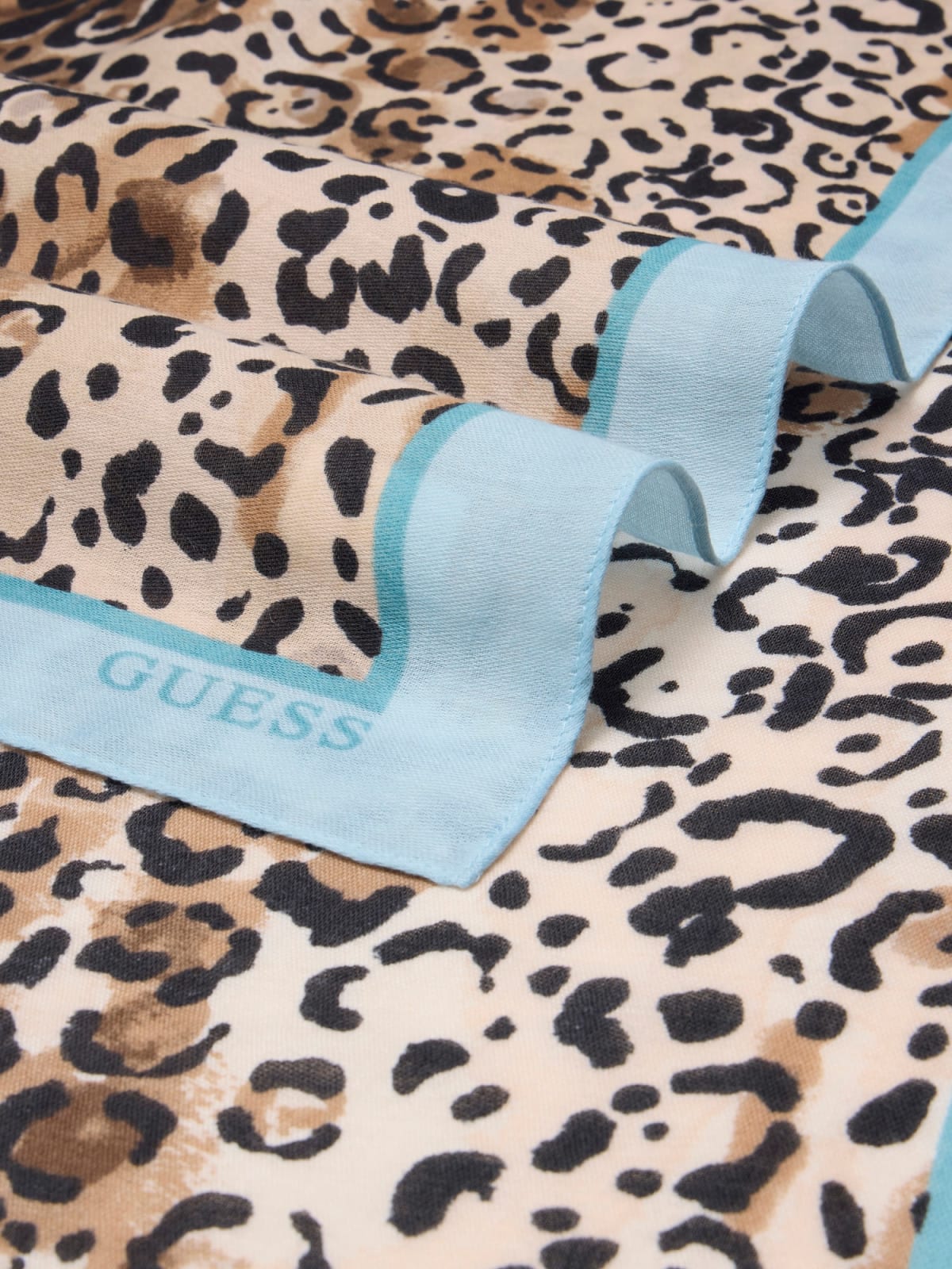 Foulard Guess donna stampa animalier con logo e bordo elegante Azzurro TU | Giò Fashion