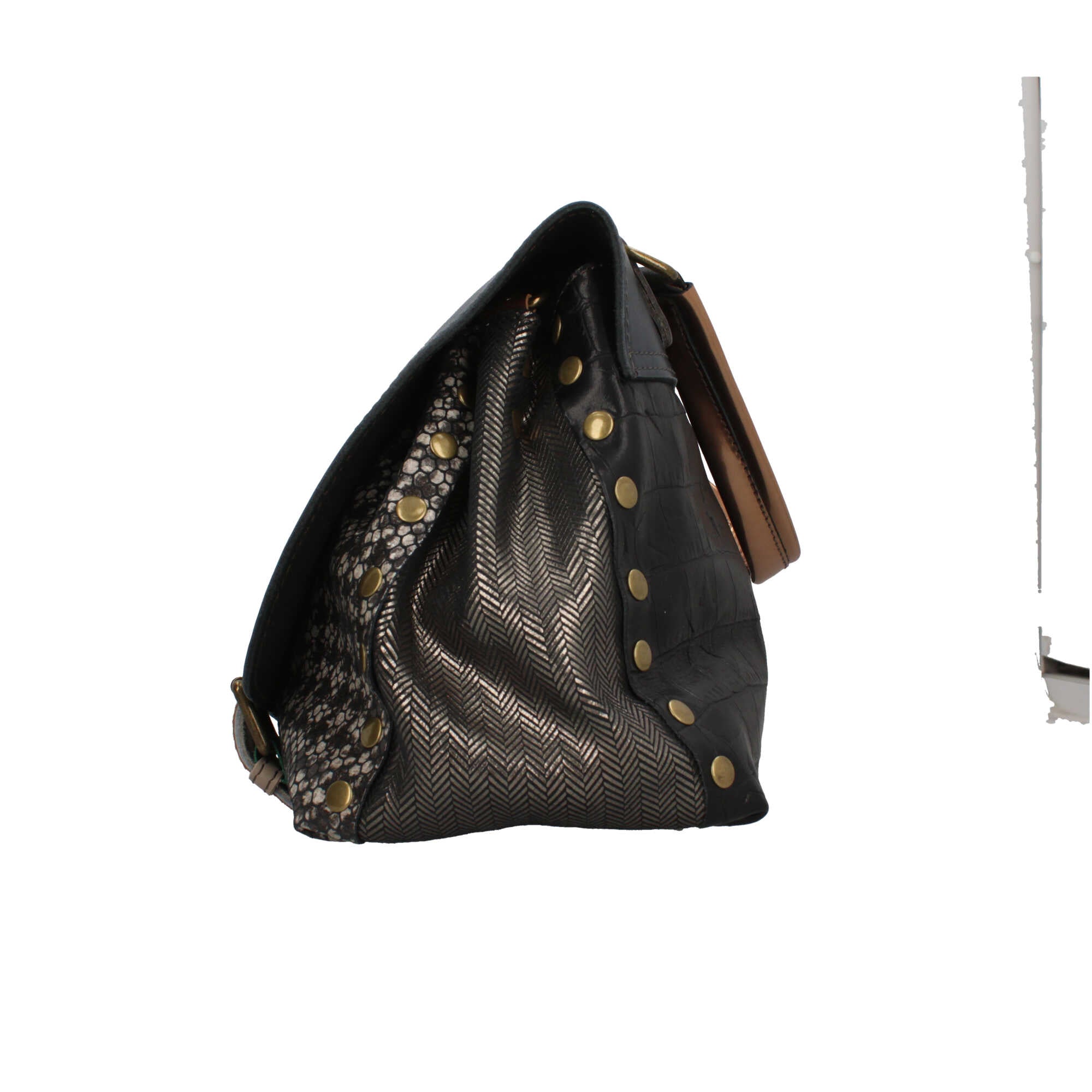 Borsa Made in Italy a tracolla in stile artigianale con patta e chiusura metallica