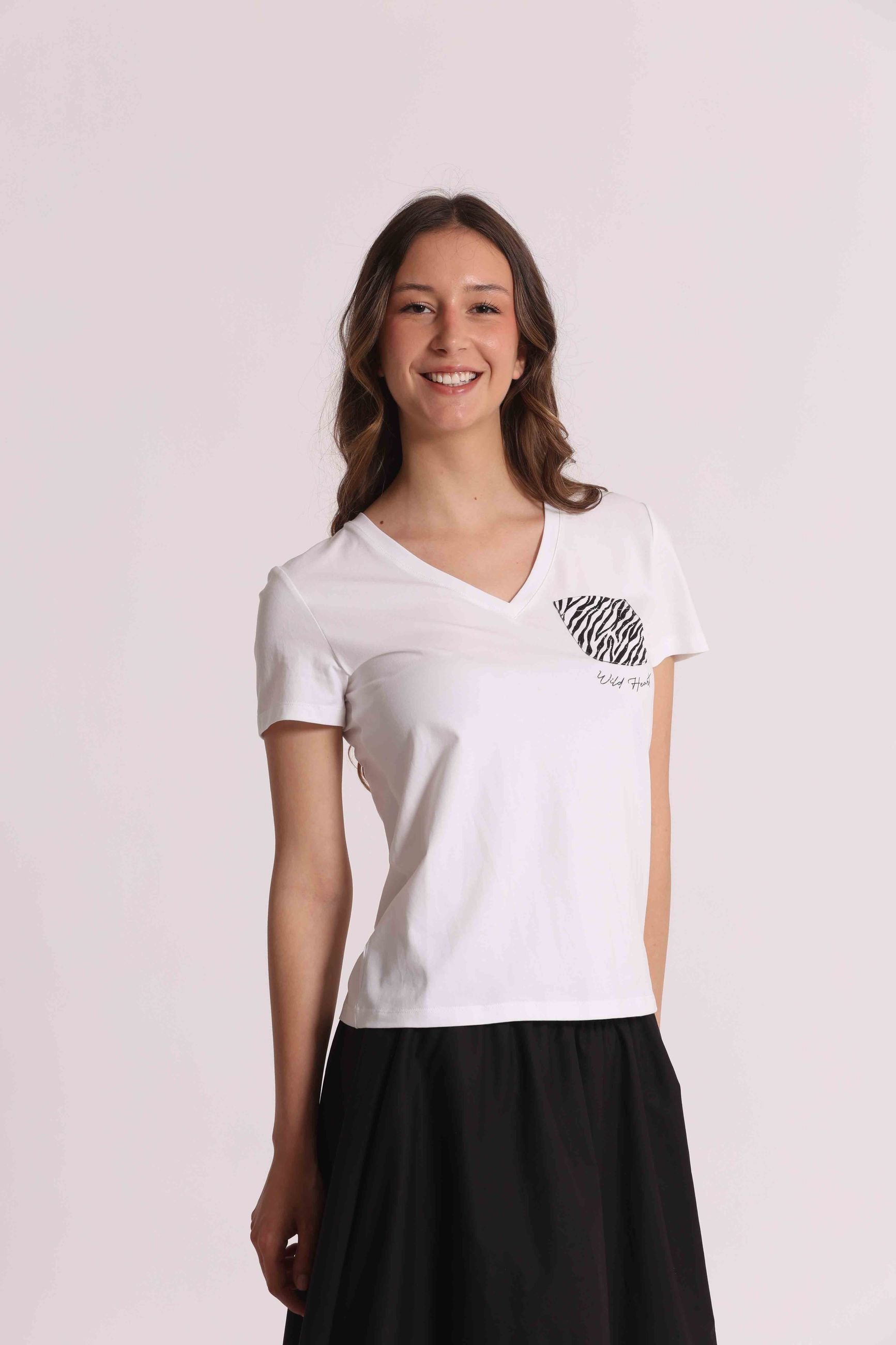 T-shirt donna Mimi Mua con scollo a V e taschino decorativo a contrasto Bianco S | Giò Fashion