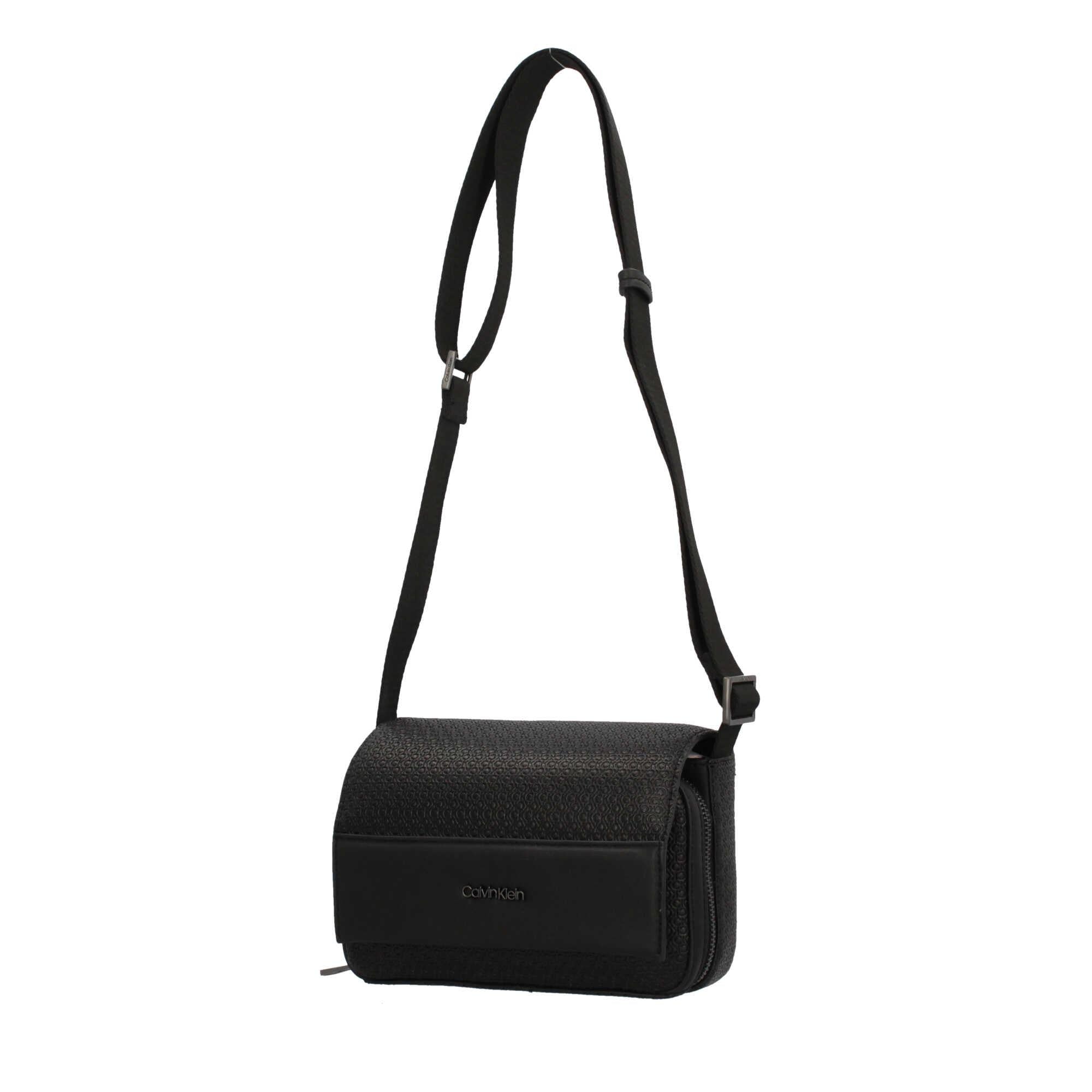 La Mini Bag Versatile di Calvin Klein