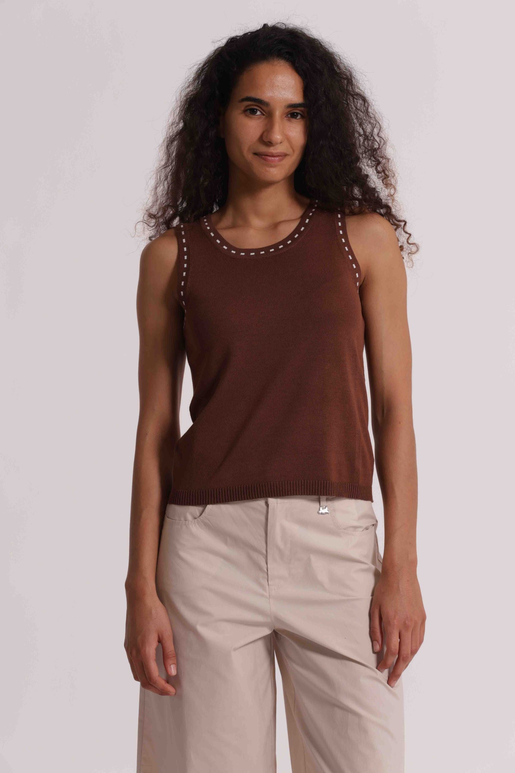 Mimi Mua top donna smanicato in maglia con dettagli a contrasto Cioccolato S | Giò Fashion